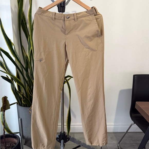 Patagonia Pants - Patagonia Women’s light weight Tan Pants